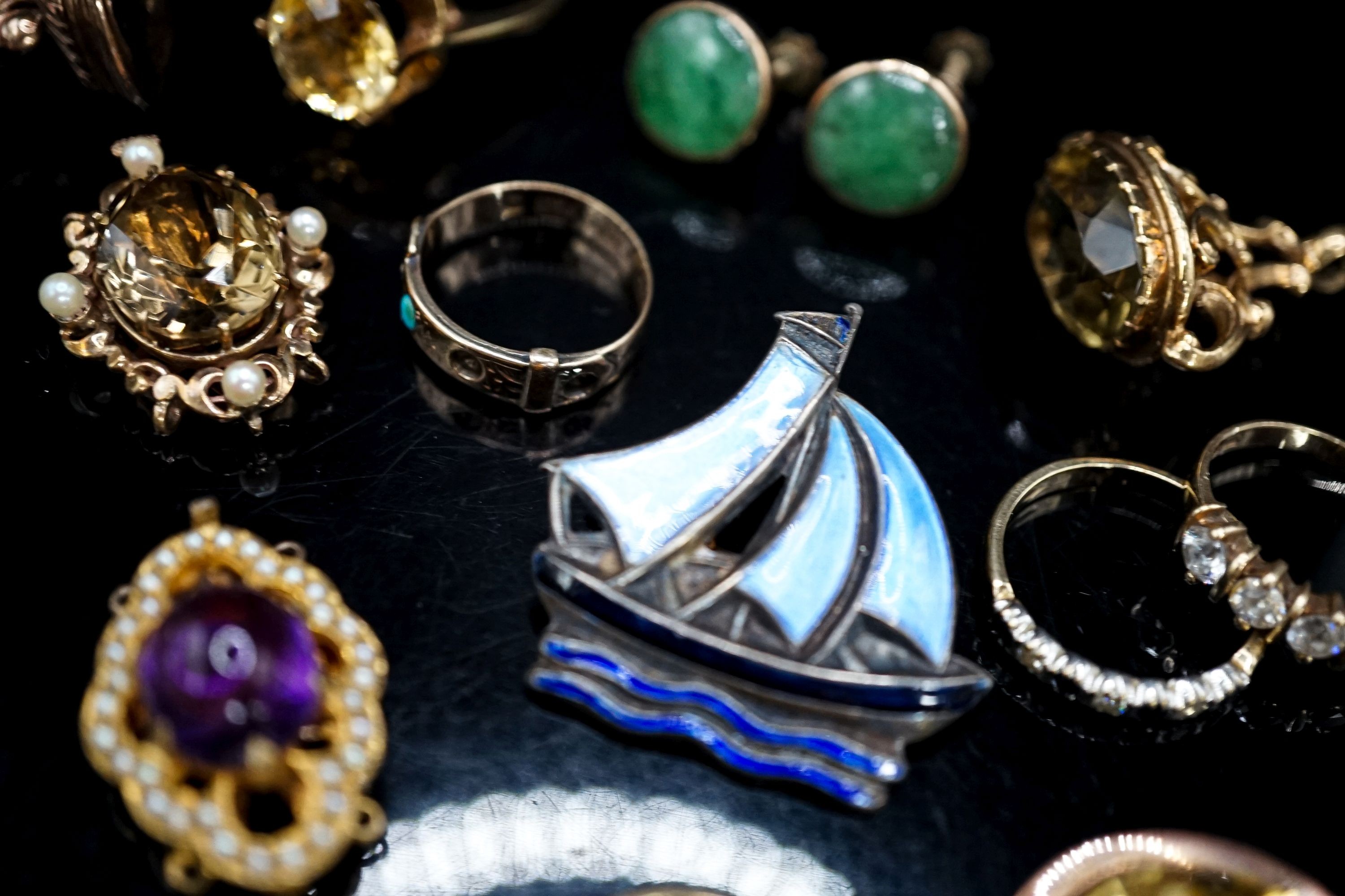 Mixed jewellery including 14k ring, 9ct ring, enamelled white metal yacht brooch, citrine set clasp citrine brooch, amethyst set clasp etc.